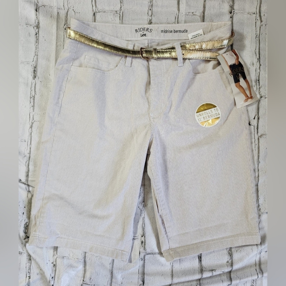 Riders by Lee Women’s White Midrise Bermuda Shorts with Gold Belt